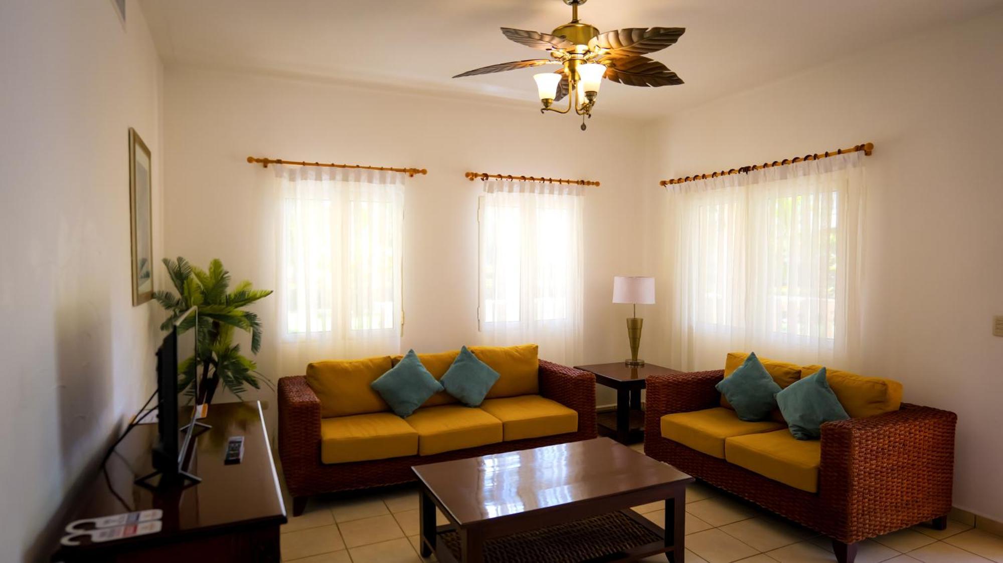 טאלה La Ensenada Beach Resort מראה חיצוני תמונה