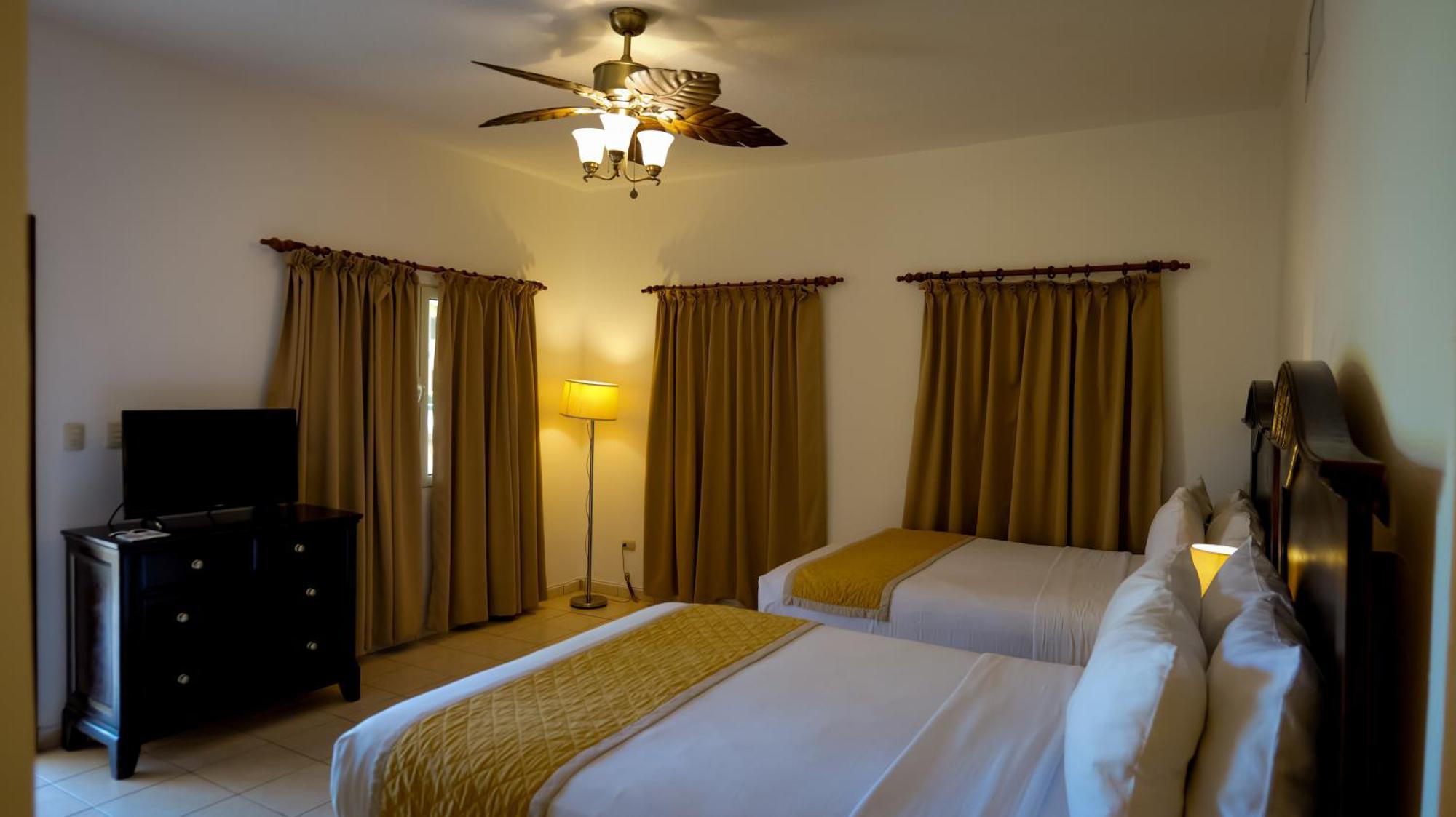 טאלה La Ensenada Beach Resort מראה חיצוני תמונה