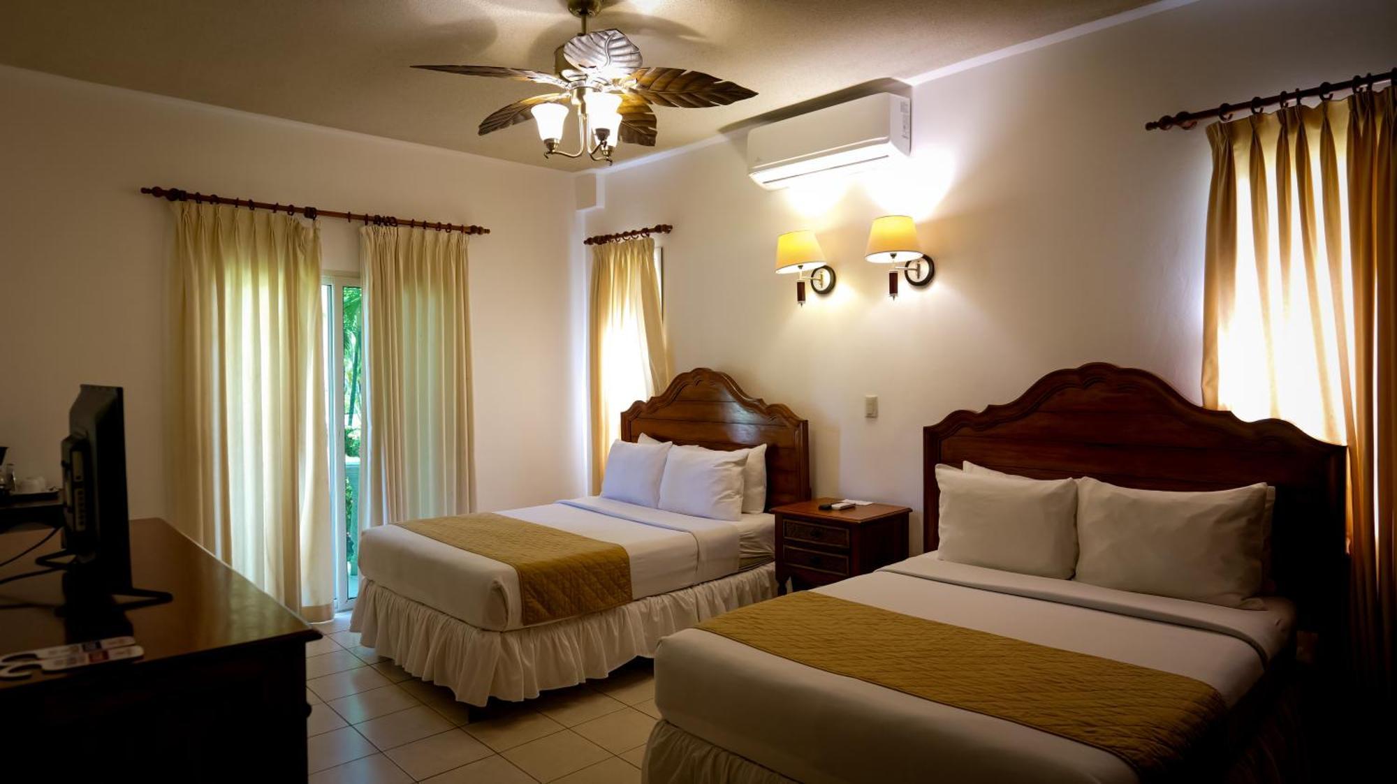 טאלה La Ensenada Beach Resort מראה חיצוני תמונה