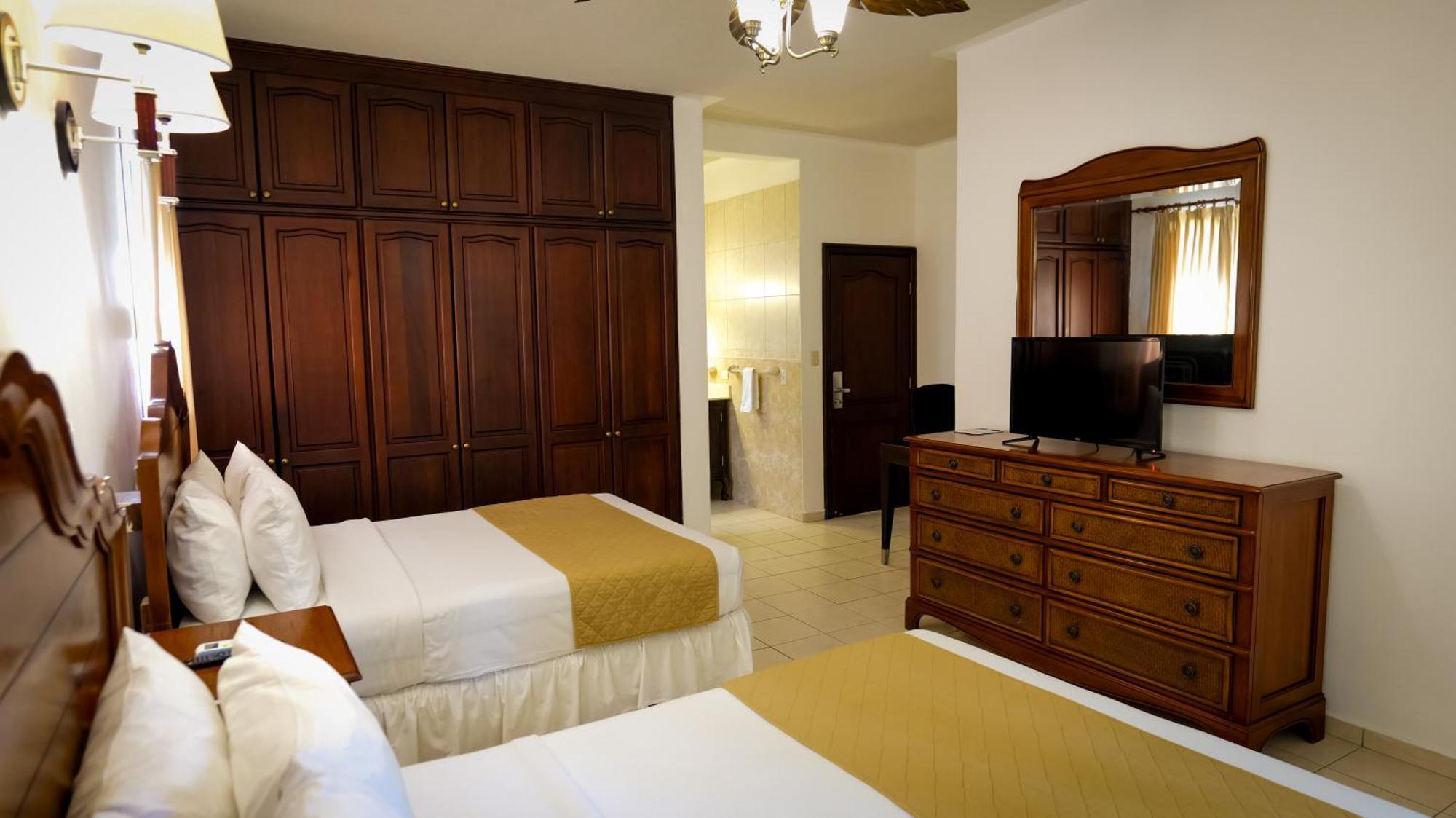 טאלה La Ensenada Beach Resort מראה חיצוני תמונה